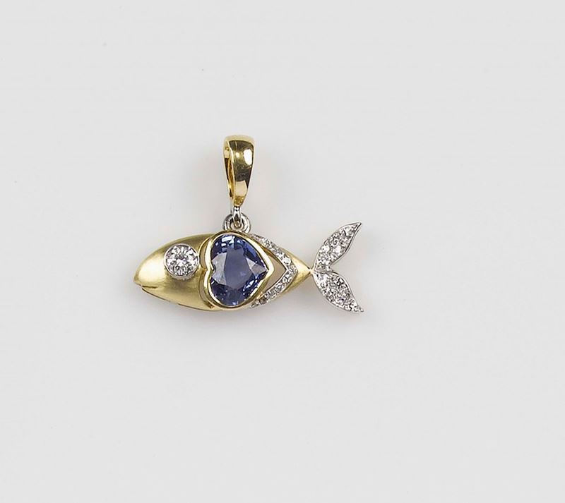 Enrico Cirio, Torino. A Pesciolino sapphire and diamond pendant. The heart-cut sapphire is set with diamonds and mounted in yellow and white gold 750/1000  - Auction Fine Jewels - Cambi Casa d'Aste