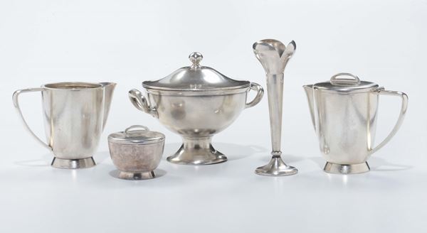 Lotto comprendente cinque oggetti