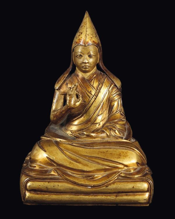 Figura di Lama seduto in bronzo dorato, Tibet, fine XVII secolo