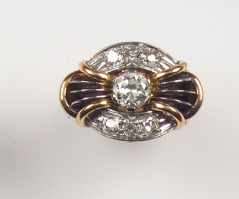 A diamond ring. The old-cut diamond weighing approx. 0,80 carats is mounted in yellow and white gold 750/1000. From 1940s  - Auction Fine Jewels - Cambi Casa d'Aste