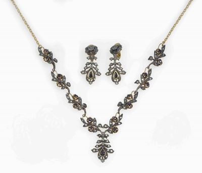 Parure Girocollo ed Orecchini. in Stile