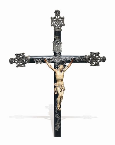Crocefisso in Legno Ebanizzato con Finimenti in Argento Sbalzato e Figura di Cristo Scolpito in A...