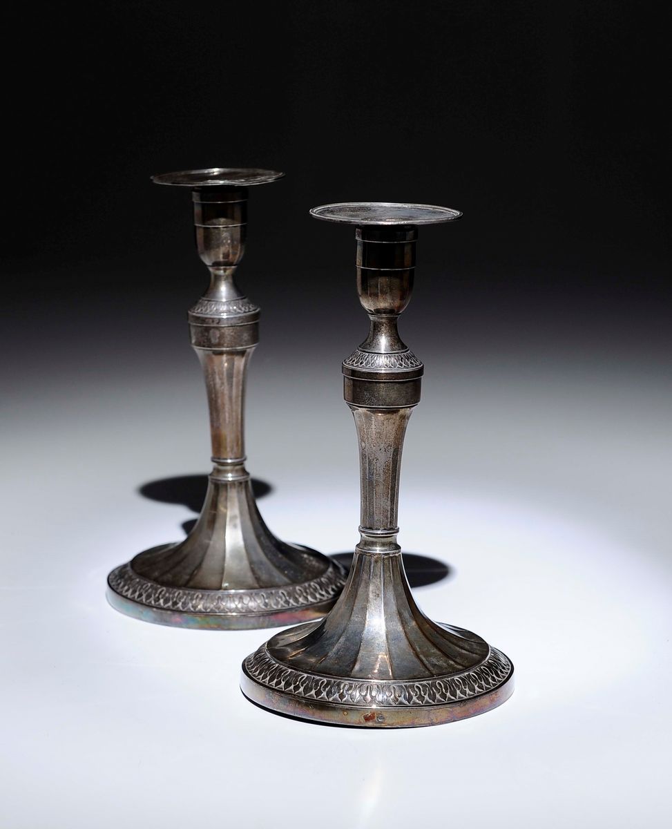 Coppia di Candelabri in Argento. Genova, Punzone della Torretta per L’anno 1794 e Mauriziano