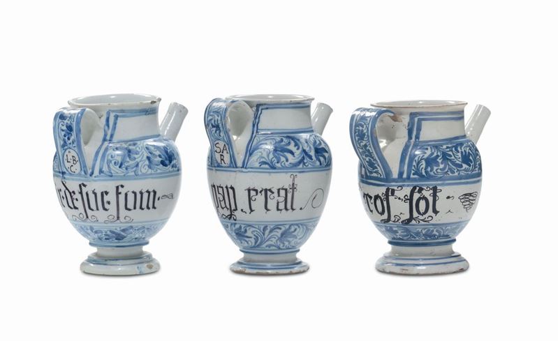 Tre boccali in maiolica bianca e blu, Savona XVIII secolo  - Auction Important Artworks and Furnitures - Cambi Casa d'Aste