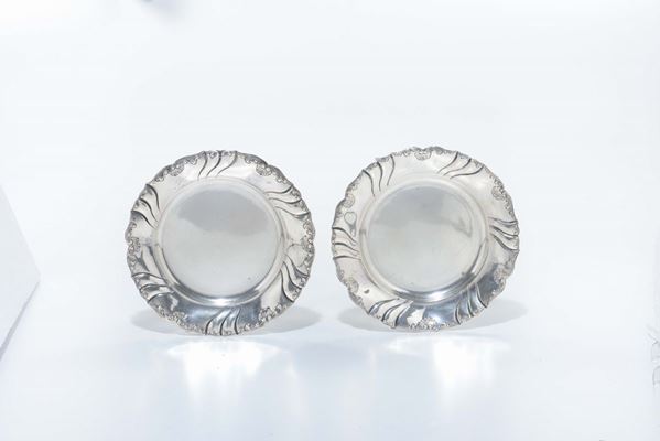 Coppia di piattini in argento