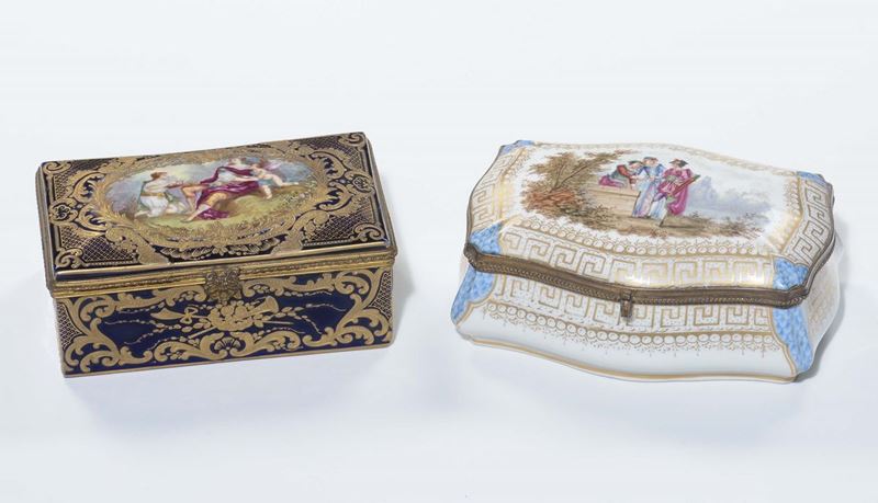 Due scatole in porcellana dipinte con scene galanti  - Asta Antiquariato - Cambi Casa d'Aste