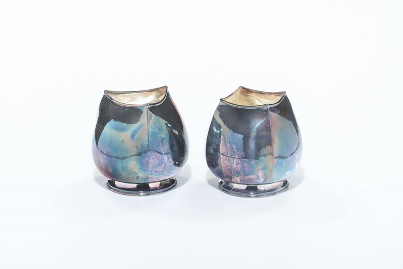 Coppia di vasi in argento, XX secolo  - Asta Antiquariato - Cambi Casa d'Aste
