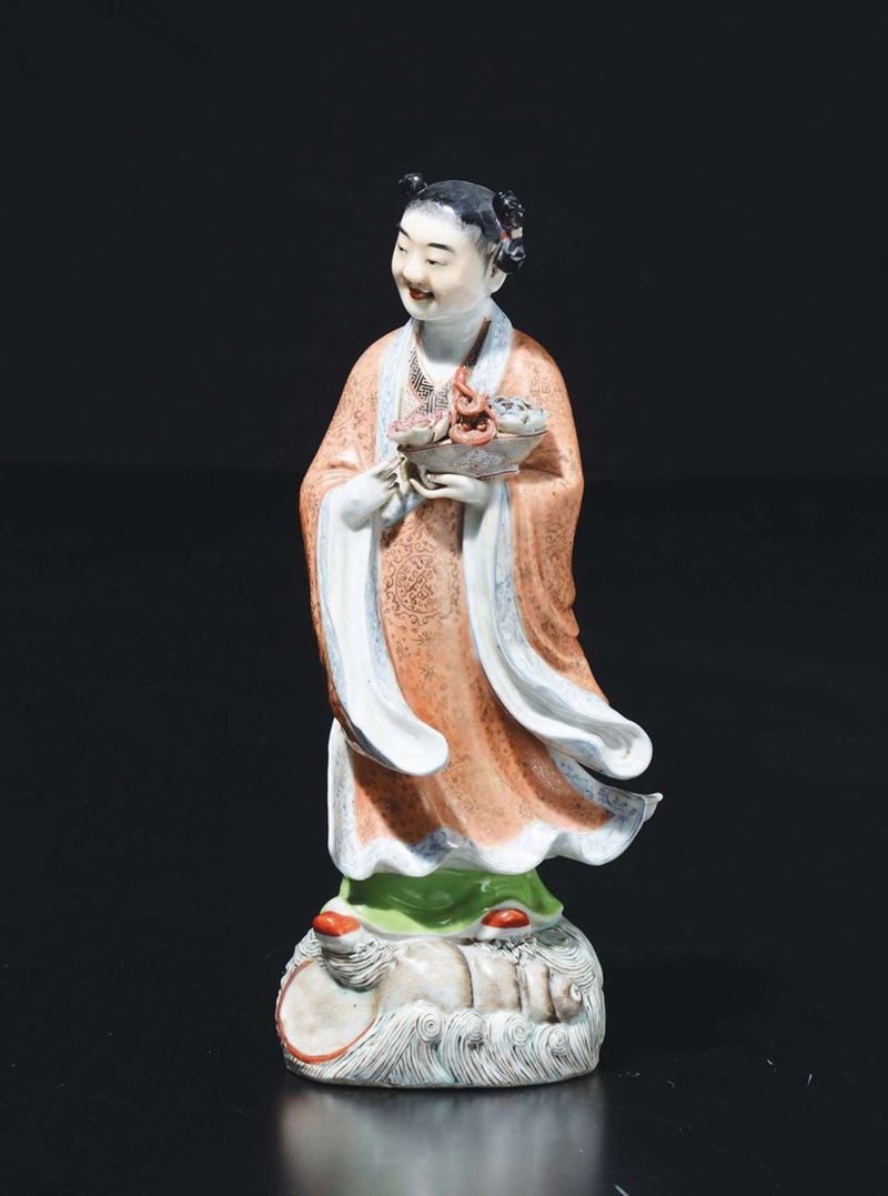 Figura di Geisha in porcellana a smalti policromi, Giappone, XX secolo  - Asta Chinese Works of Art - Cambi Casa d'Aste