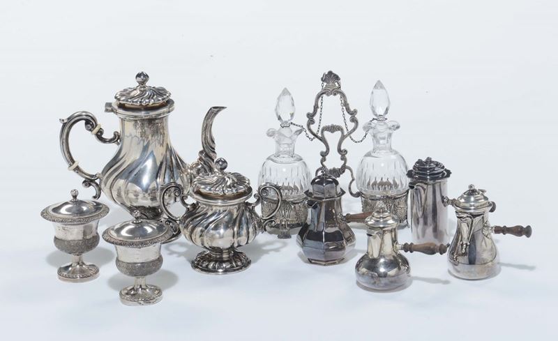 Lotto di modellini di oggetti in argento tra cui caffettiera, zuccheriere e cioccolatiere e altro  - Auction Fine Art - Cambi Casa d'Aste