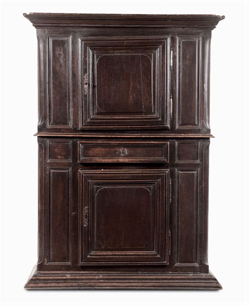 Credenza a doppio corpo pannellata, XVIII secolo  - Asta Antiquariato - Cambi Casa d'Aste