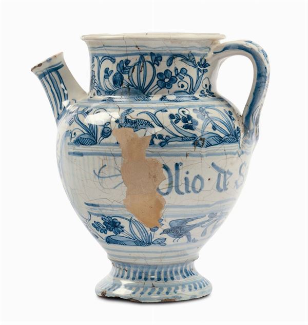 Orciolo in maiolica di farmacia a decoro calligrafico naturalistico, Savona seconda metà del XVII secolo