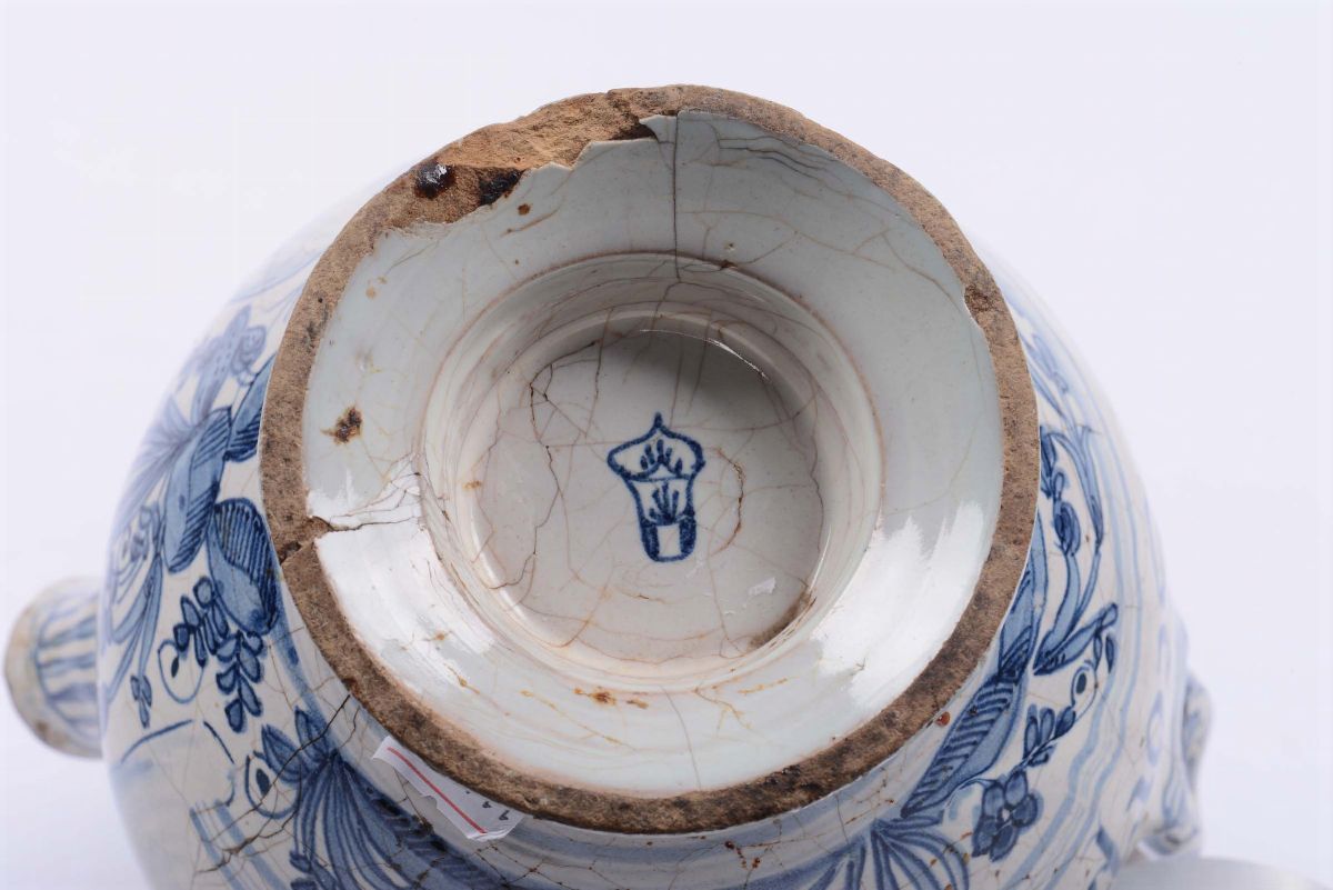 Orciolo in Maiolica di Farmacia a Decoro Calligrafico Naturalistico, Savona Seconda Metà del XVII...