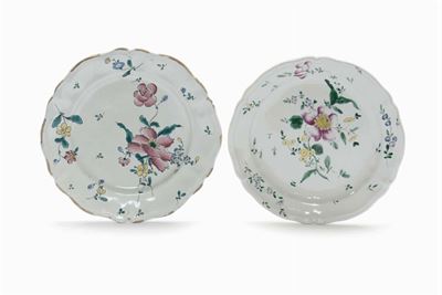 Un Piatto in Maiolica con Decoro alla Rosa Marcato Jacques Boselly, Savona XVIII Secolo; e Altro ...
