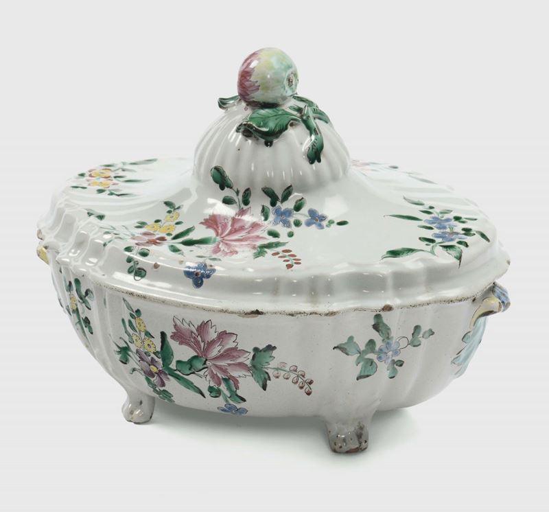 Zuppiera  Savona, probabile bottega di Giacomo Boselli nella seconda metà del XVIII secolo  - Auction Collectors' Majolica and Porcelain - Cambi Casa d'Aste