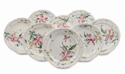 Lotto di Otto Piatti in Maiolica con Decoro alla Rosa, Lodi o Ambito Emiliano XVIII Secolo