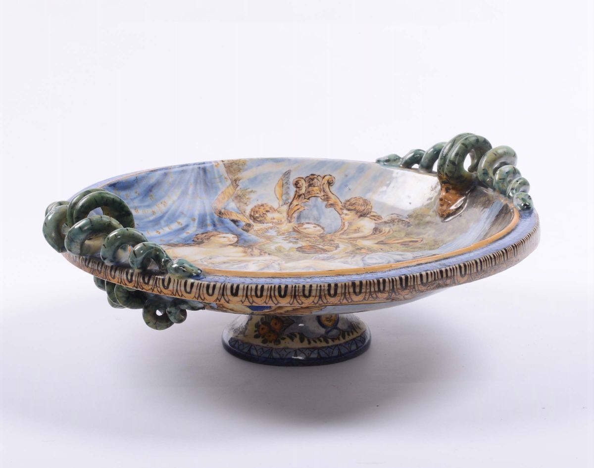 Sottocoppa in Maiolica Dipinta in Policromia con Putti e Figure Femminili, Castelli XIX Secolo