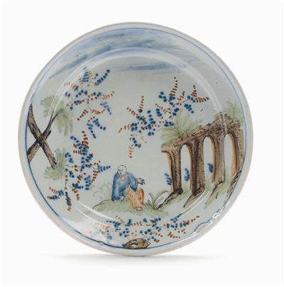 Piatto in Maiolica con Decoro a “figurette e Rovine”, Savona XVIII Secolo