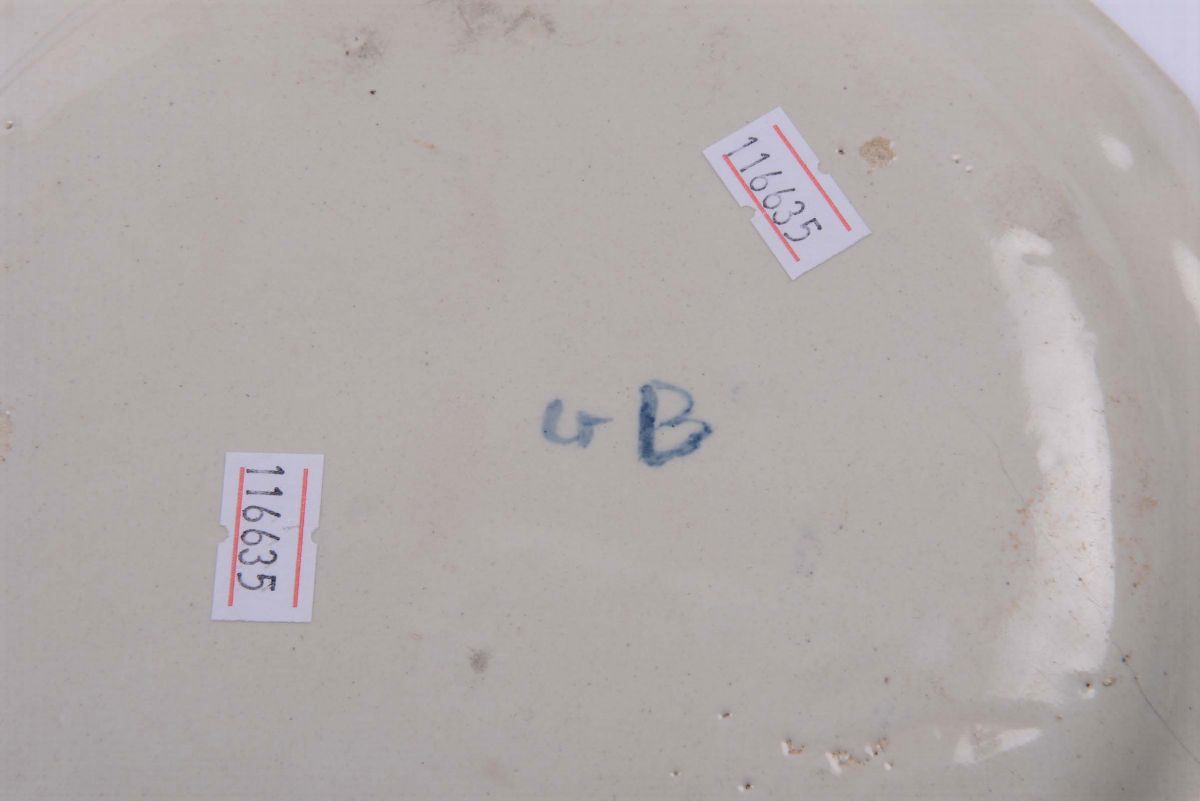 Piatto in Maiolica con Decoro a Figuretta e Rovine, Savona XVIII Secolo
