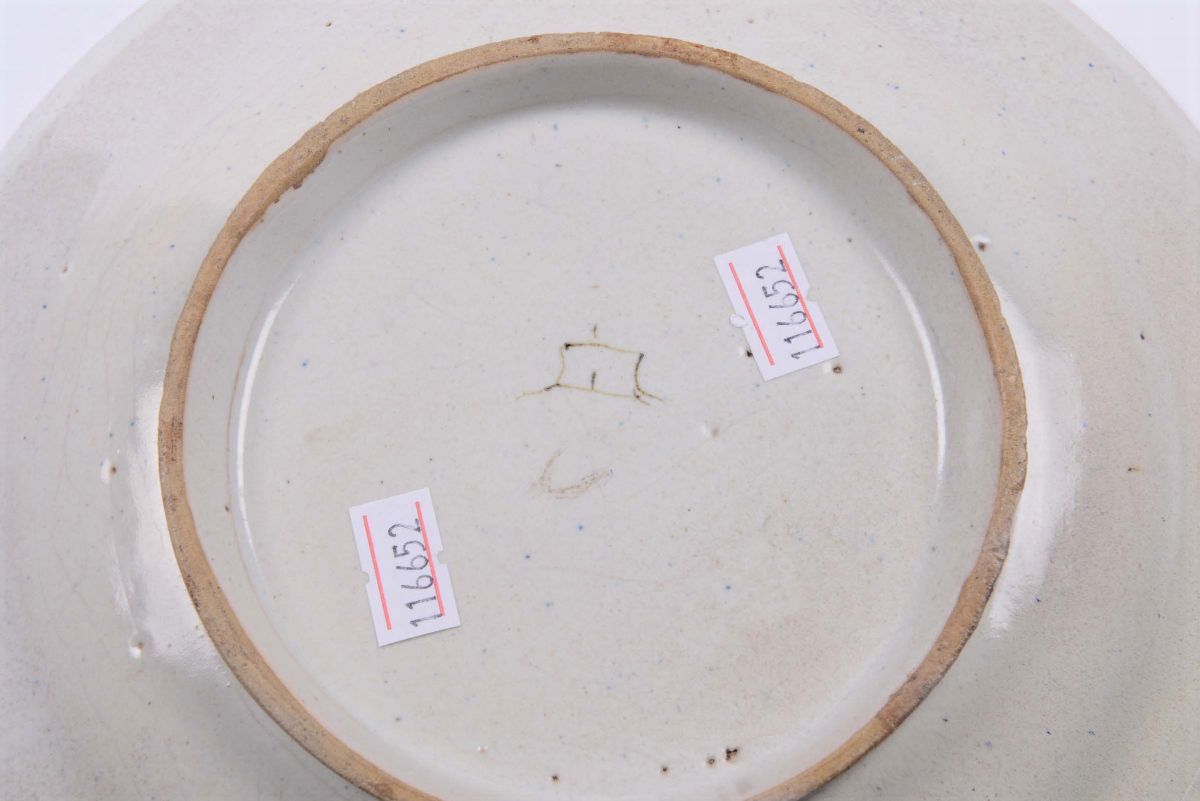 Piattino in Maiolica con Decoro a “figurette e Rovine”, Savona XVIII Secolo