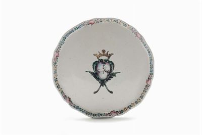 Sottocoppa in Maiolica con Stemma Centrale, Jacques Boselly, Savona XVIII Secolo