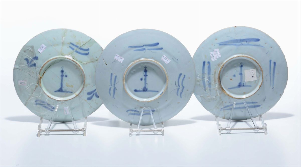 Tre Piatti in Maiolica, Savona, Marca Lanterna, XVIII Secolo