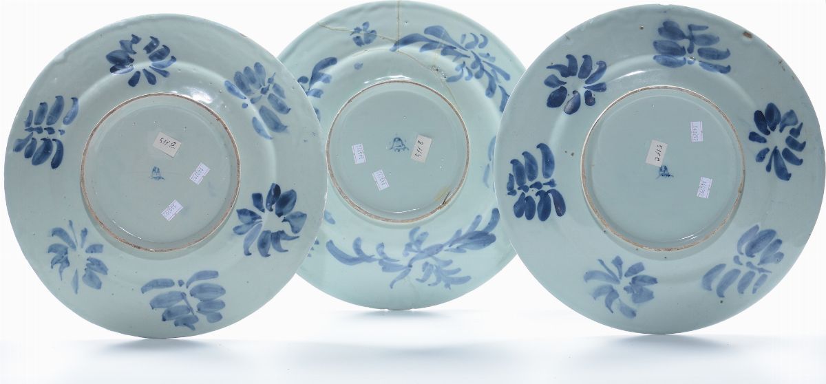 Tre Grandi Piatti Maiolica Bianca e Blu, Savona Marca Reale, XVIII Secolo