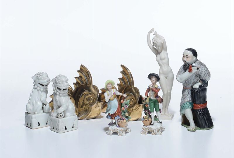 Lotto di oggetti in porcellana  - Asta Arredi dalle dimore degli eredi Ercole Marelli e altre provenienze - Cambi Casa d'Aste