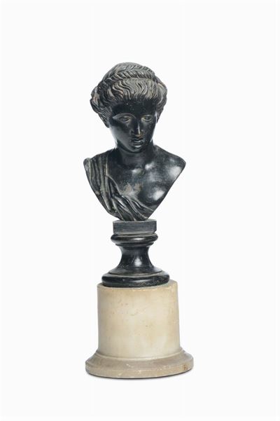 Piccolo Busto di Dama in Bronzo, su Base in Marmo Bianco