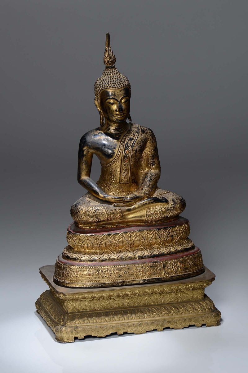 Buddha bronzo dorato, Thailandia  - Asta Arredi dalle dimore degli eredi Ercole Marelli e altre provenienze - Cambi Casa d'Aste