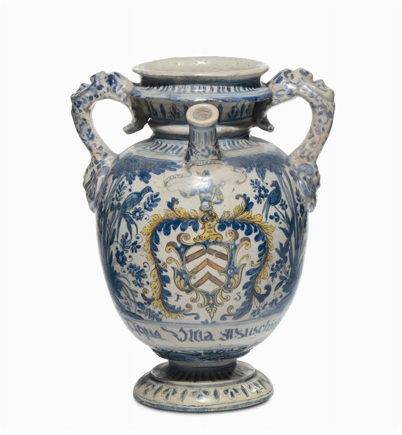 Idria in maiolica bianca e blu con stemma policromo, Savona fine XVIII secolo  - Auction Furnishings from the mansions of the Ercole Marelli heirs and other property - Cambi Casa d'Aste