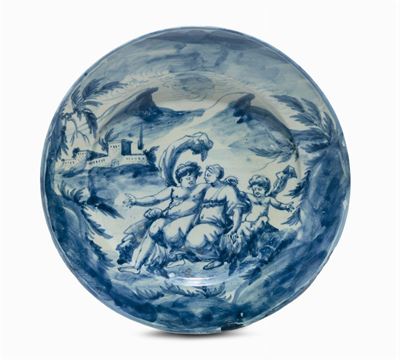 Piatto in Maiolica Bianca e Blu Decorato con Figure, Savona, Marca Corona, XVIII Secolo