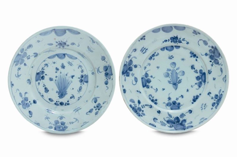 Two maiolica dishes, Savona, workshop from the second half of the 17th century  - Auction Majolica and porcelain from the 16th to the 19th century - Cambi Casa d'Aste