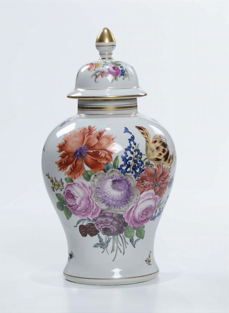 Potiche in porcellana policroma, XX secolo  - Auction Fine Art - Cambi Casa d'Aste
