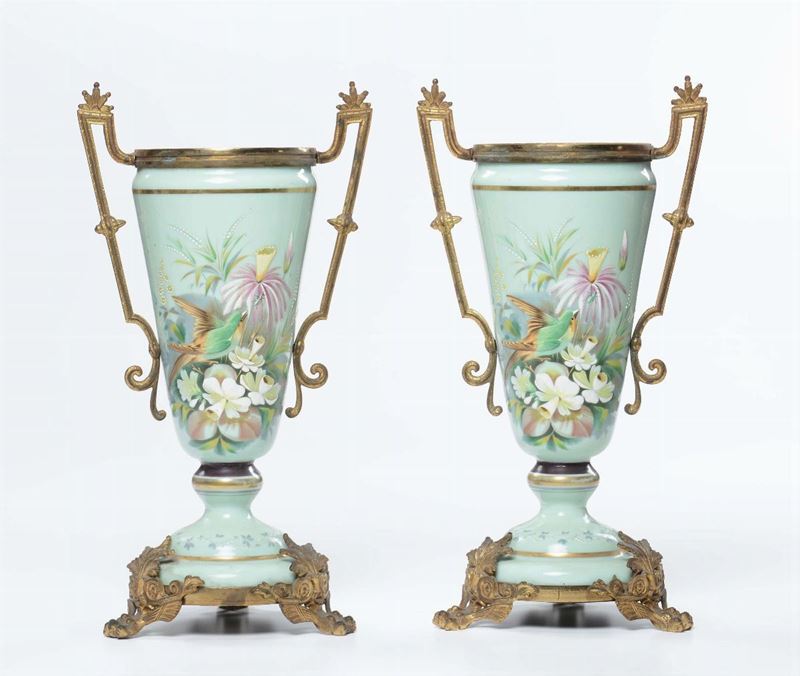 Coppia di vasi vetro opalino con montatura in bronzo dorato  - Asta Arredi dalle dimore degli eredi Ercole Marelli e altre provenienze - Cambi Casa d'Aste