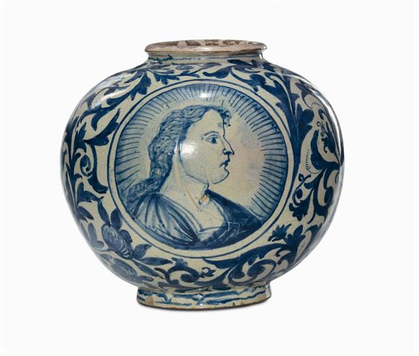 Boccia in maiolica con profilo di Santo entro medaglione, XVIII-XIX secolo