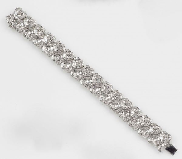 A hearts diamond bracelet. Mounted in white gold 750/1000
