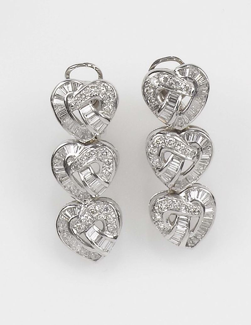 A hearts diamond earrings. Mounted in white gold 750/1000  - Auction Fine Jewels - Cambi Casa d'Aste