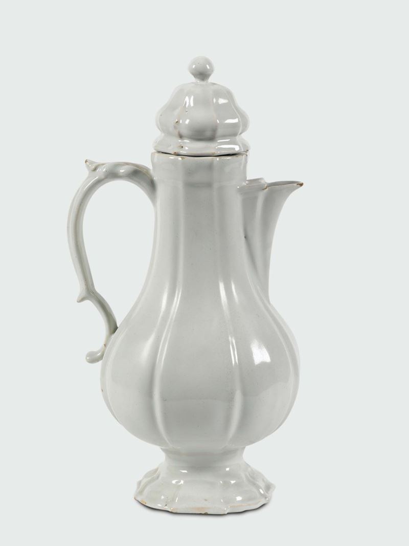 Caffettiera Faenza. Fabbrica Ferniani, seconda metà del XVIII secolo  - Auction Collectors' Majolica and Porcelain - Cambi Casa d'Aste