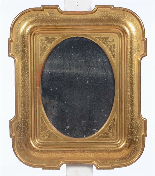 Specchierina a vassoio dorata e bulinata, XIX secolo