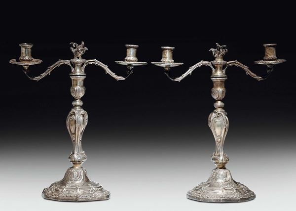 Coppia di doppieri in argento sbalzato