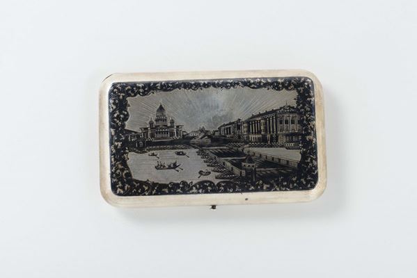 Scatola portasigarette in argento sbalzato, cesellato e niello. Mosca 1859