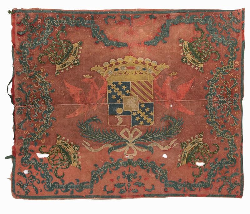 Arazzo con stemma applicato, XIX secolo  - Asta Antiquariato - Cambi Casa d'Aste