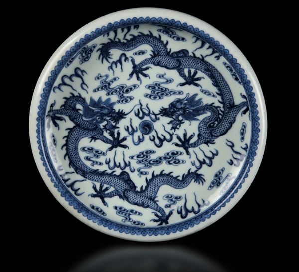 Ciotola in porcellana bianca e blu con decoro di draghi, Cina, Dinastia Qing, epoca Guangxu (1875-1908)