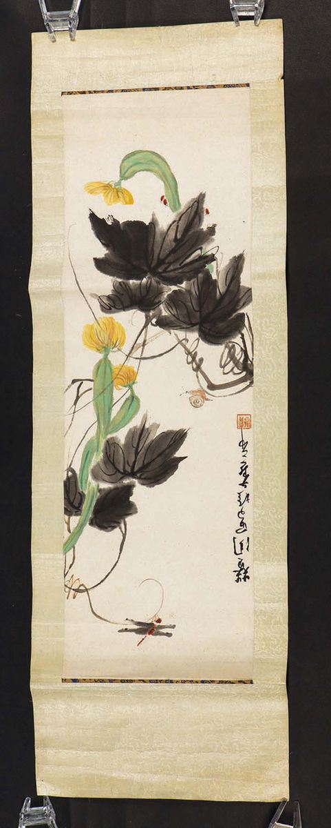 Dipinto su carta raffigurante libellula e fiori con iscrizione, Cina, XX secolo