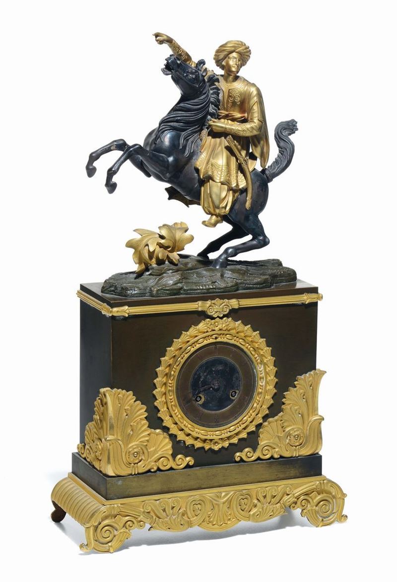 Pendola da tavolo in bronzo e bronzo dorato con cavaliere turco sulla sommità, XIX secolo  - Auction Fine Art - Cambi Casa d'Aste