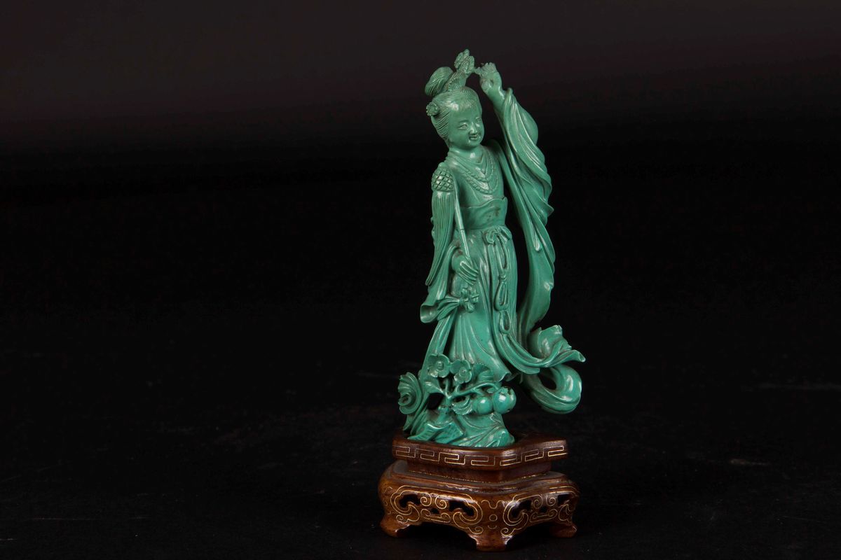 Piccola Figura di Guanyin Scolpita in Turchese, Cina, Dinastia Qing, XIX Secolo