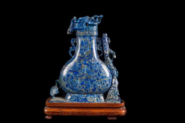 Vaso con coperchio scolpito in lapis con decoro a rilievo, Cina, Dinastia Qing, XIX secolo