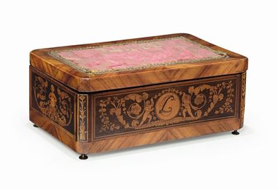 Scatola da Lavoro con Corpo in Legno Riccamente Intarsiato con Festoni e Figure Allegoriche in Va...