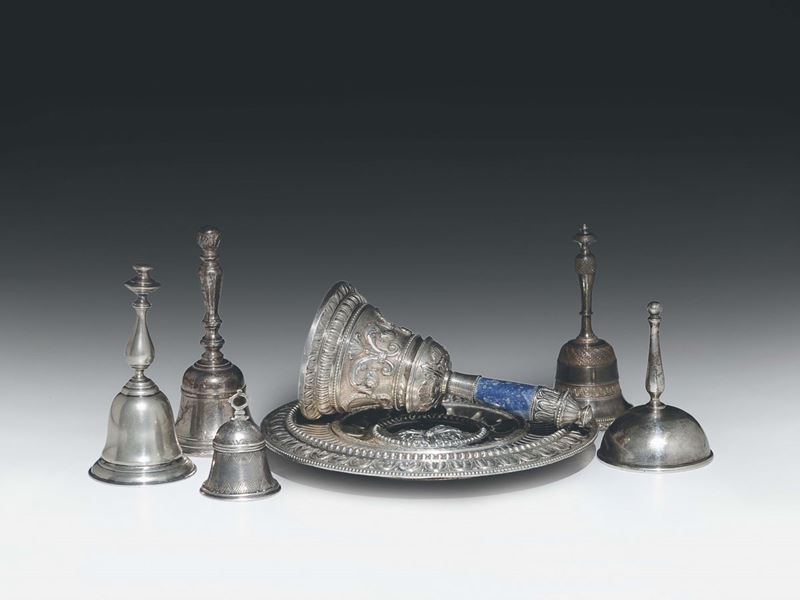 Gruppo di sei campanelli da tavolo in argento  - Asta Argenti da Collezione Italiani ed Europei - Cambi Casa d'Aste
