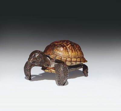 Tartaruga in Argento Sbalzato e Cesellato con Carapace Naturale. Manifattura Europea del XIX-XX S...